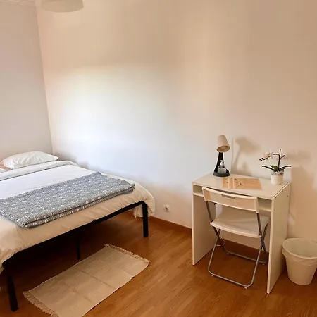 Lisbon Airport Guesthouse-3